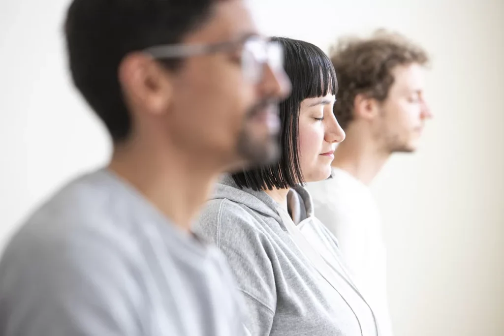 kadampa_meditáció_hero Meditáló csoport a központban